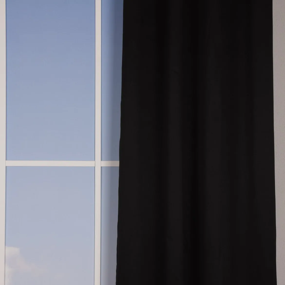 Verdunklungsgardine mit Ösenaufhängung einfarbig schwarz 135x250cm