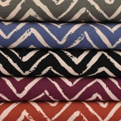 Viskosestoff Bekleidungsstoff Radiance Chevronmuster ZIG ZAG aubergine beige 1,40m Breite