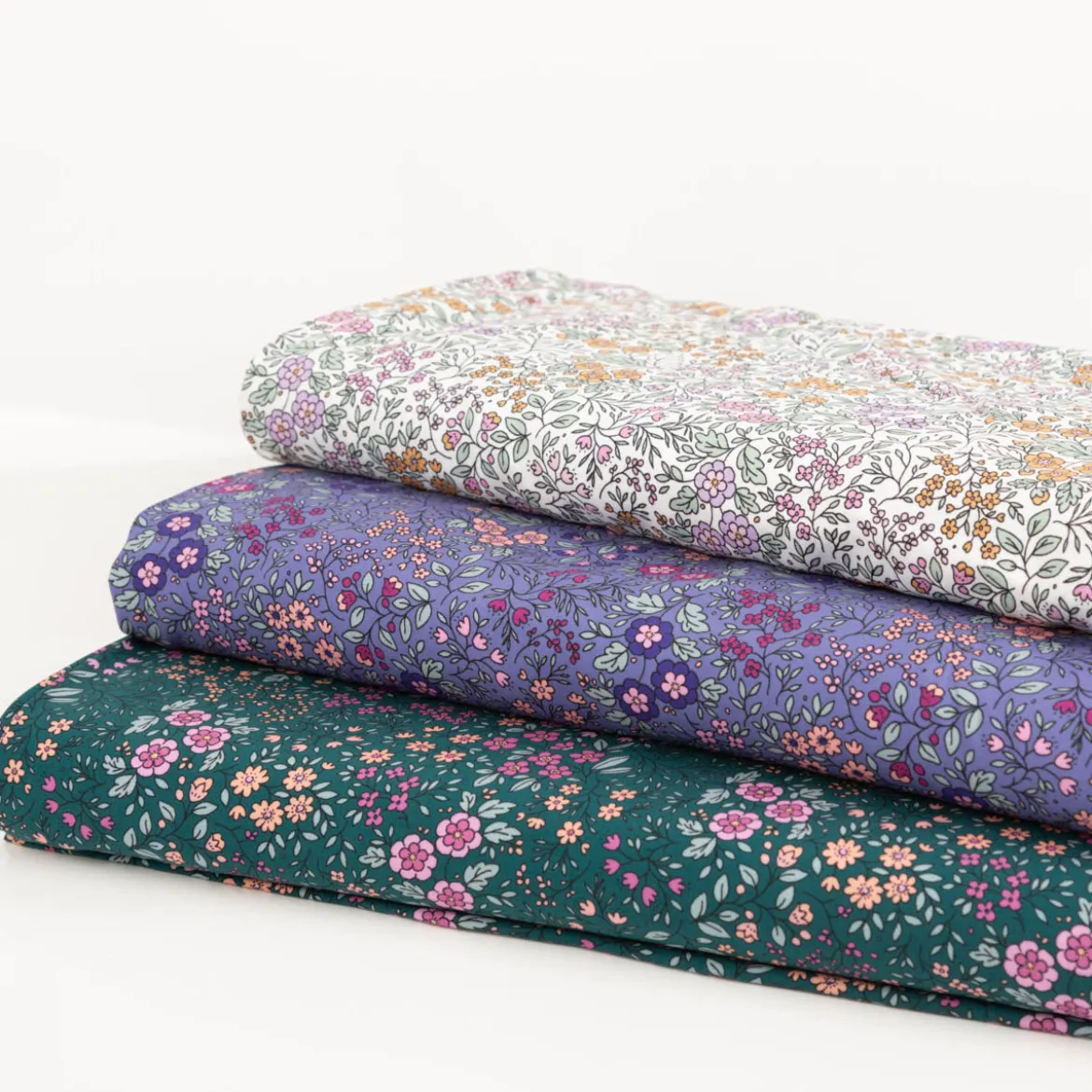 Viskose Stoff Lenzing EcoVero™ Blümchen lila 140 cm Breite