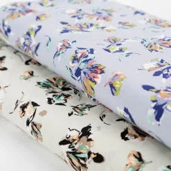 Viskose Stoff Popeline Blumen hellblau 145cm Breite