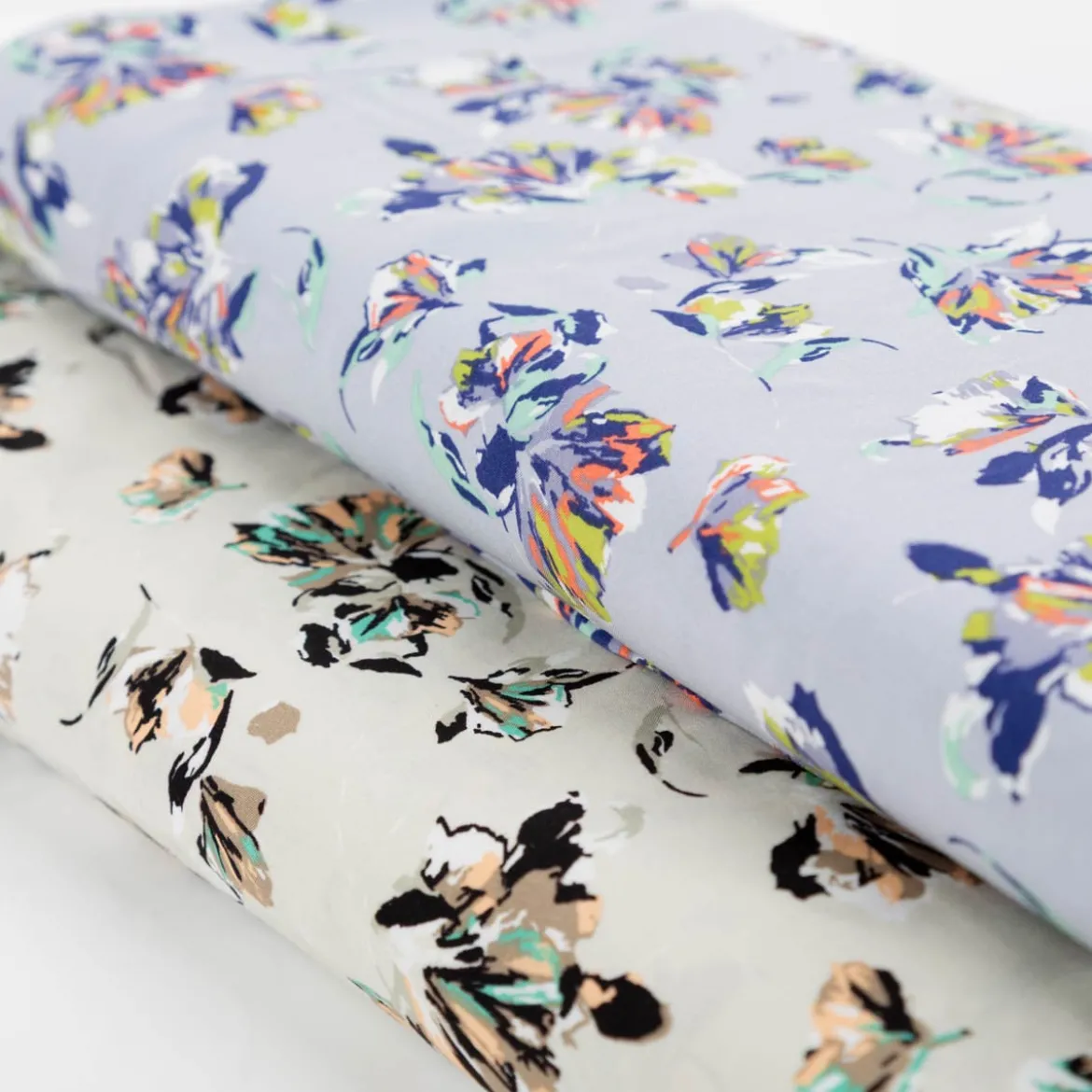 Viskose Stoff Popeline Blumen hellblau 145cm Breite