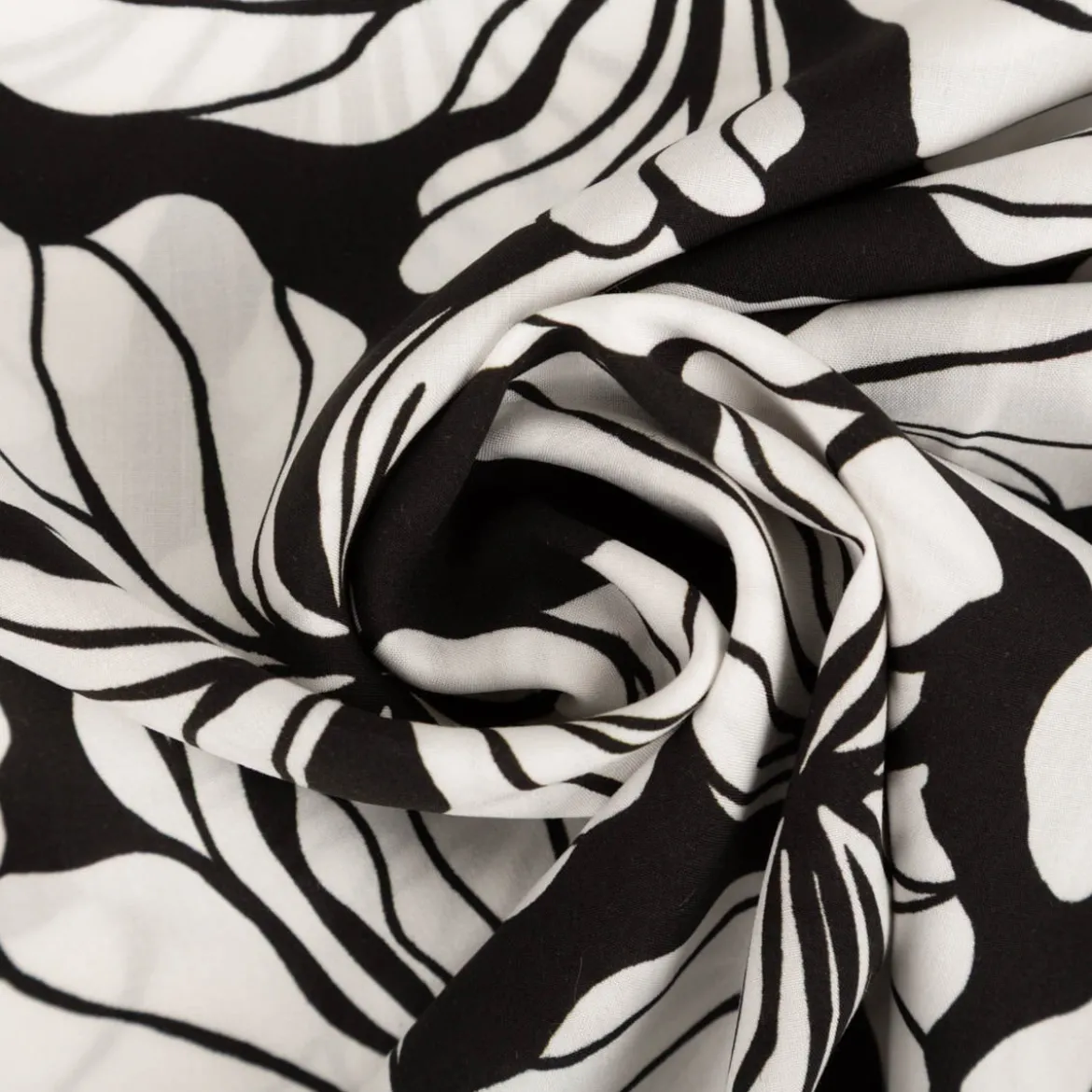 Viskose Stoff Radiance Blüten schwarz weiß 1,42m Breite