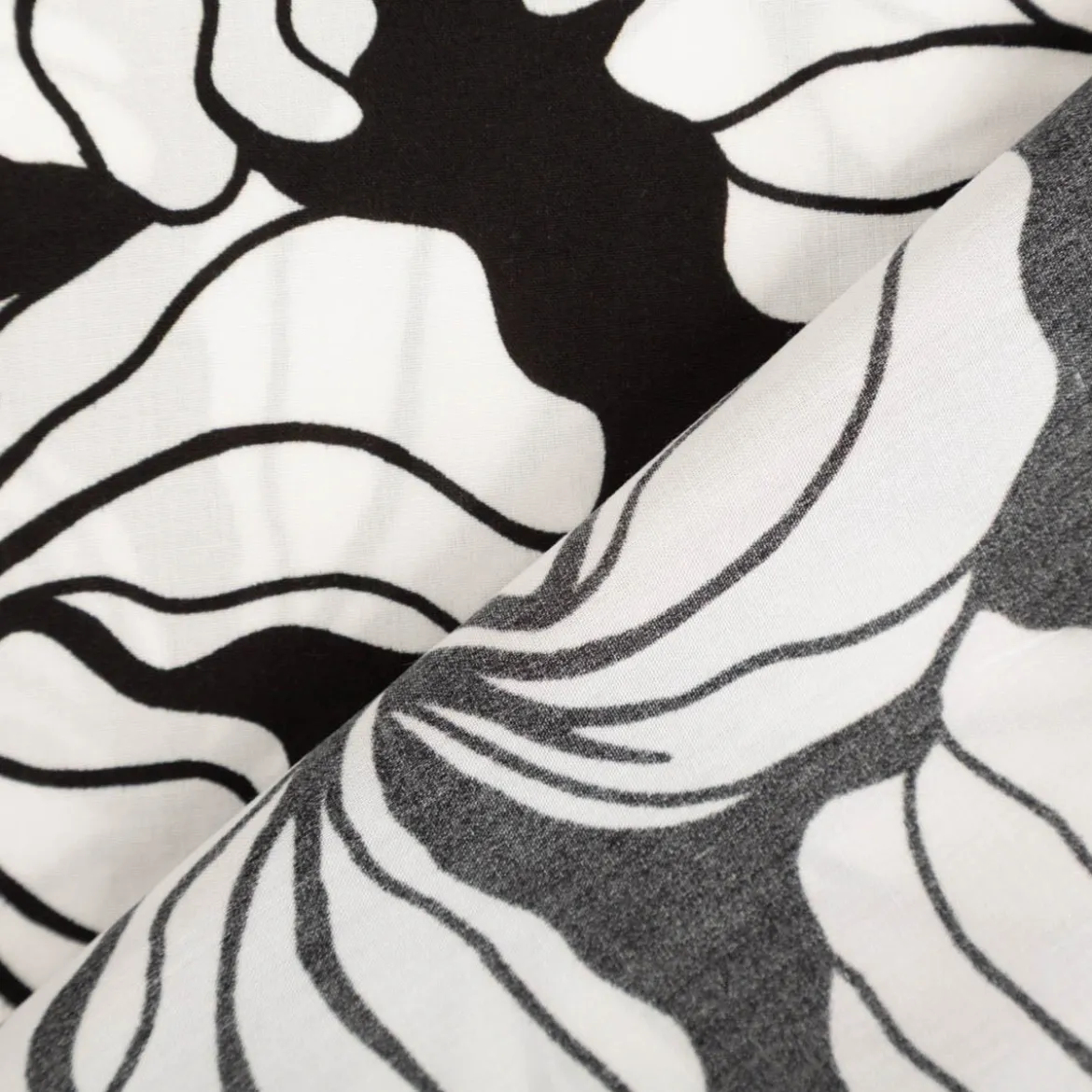 Viskose Stoff Radiance Blüten schwarz weiß 1,42m Breite