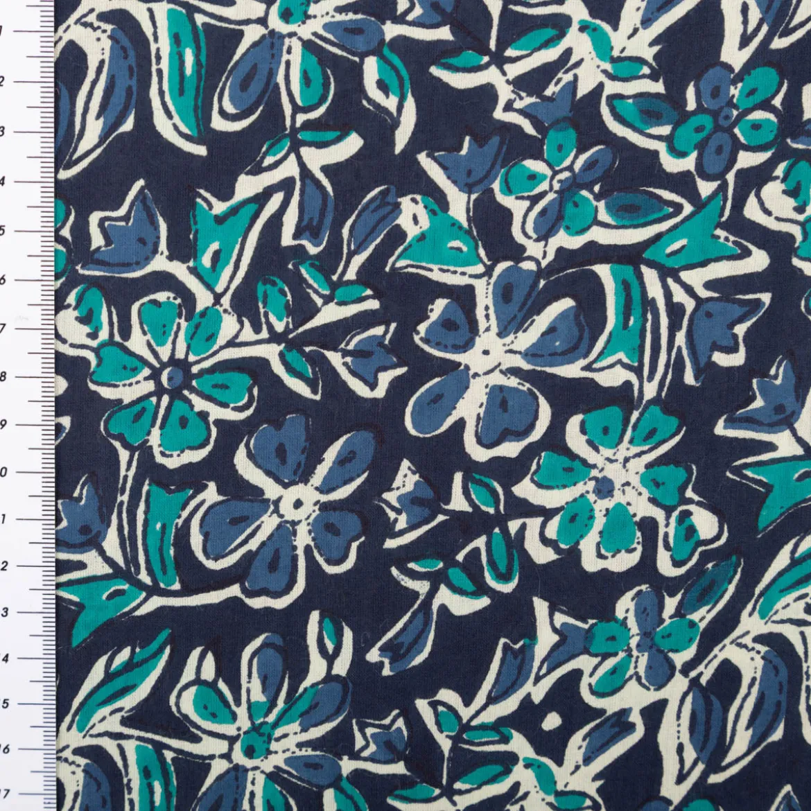 Voile Stoff Batik Blumen indigoblau 1,45m Breite