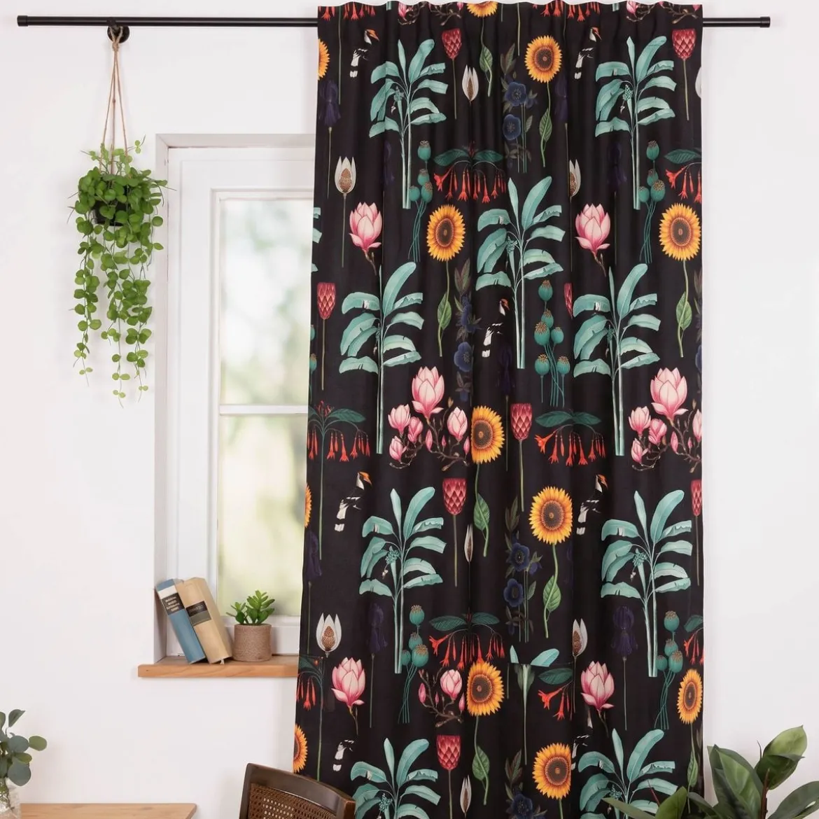 Vorhang Baumwolle Blumen Palmenblätter schwarz bunt mit Smok-Schlaufenband 245x130cm (HxB) oder Wunschmaß von SCHÖNER LEBEN.