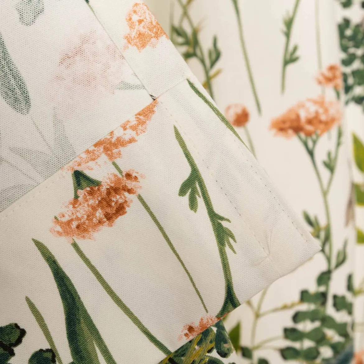 Vorhang Gardenia Blush mit Smok-Schlaufenband 245x130cm (HxB) oder Wunschmaß von SCHÖNER LEBEN.