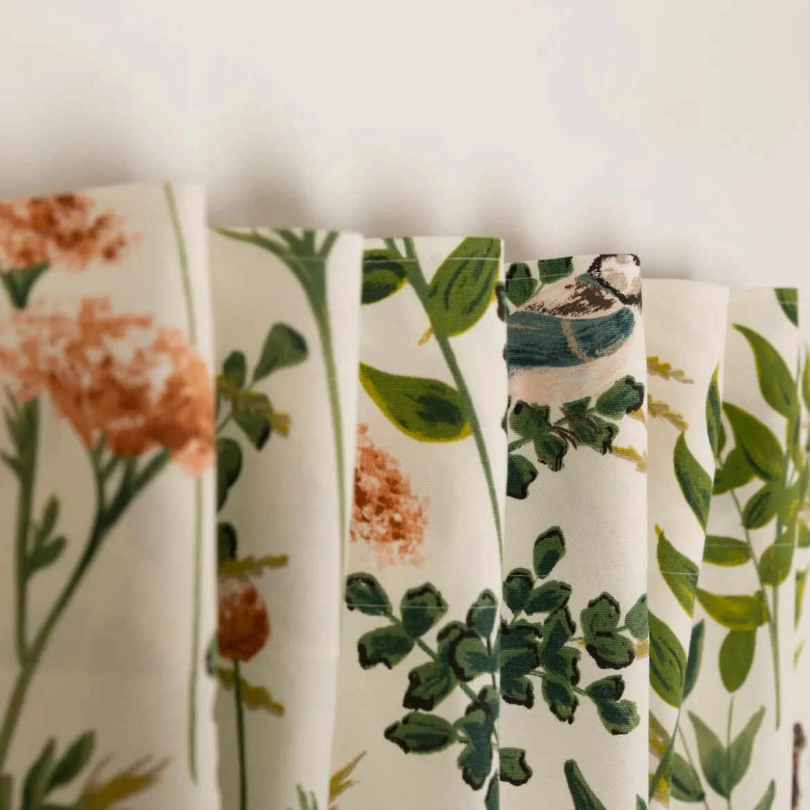 Vorhang Gardenia Blush mit Smok-Schlaufenband 245x130cm (HxB) oder Wunschmaß von SCHÖNER LEBEN.