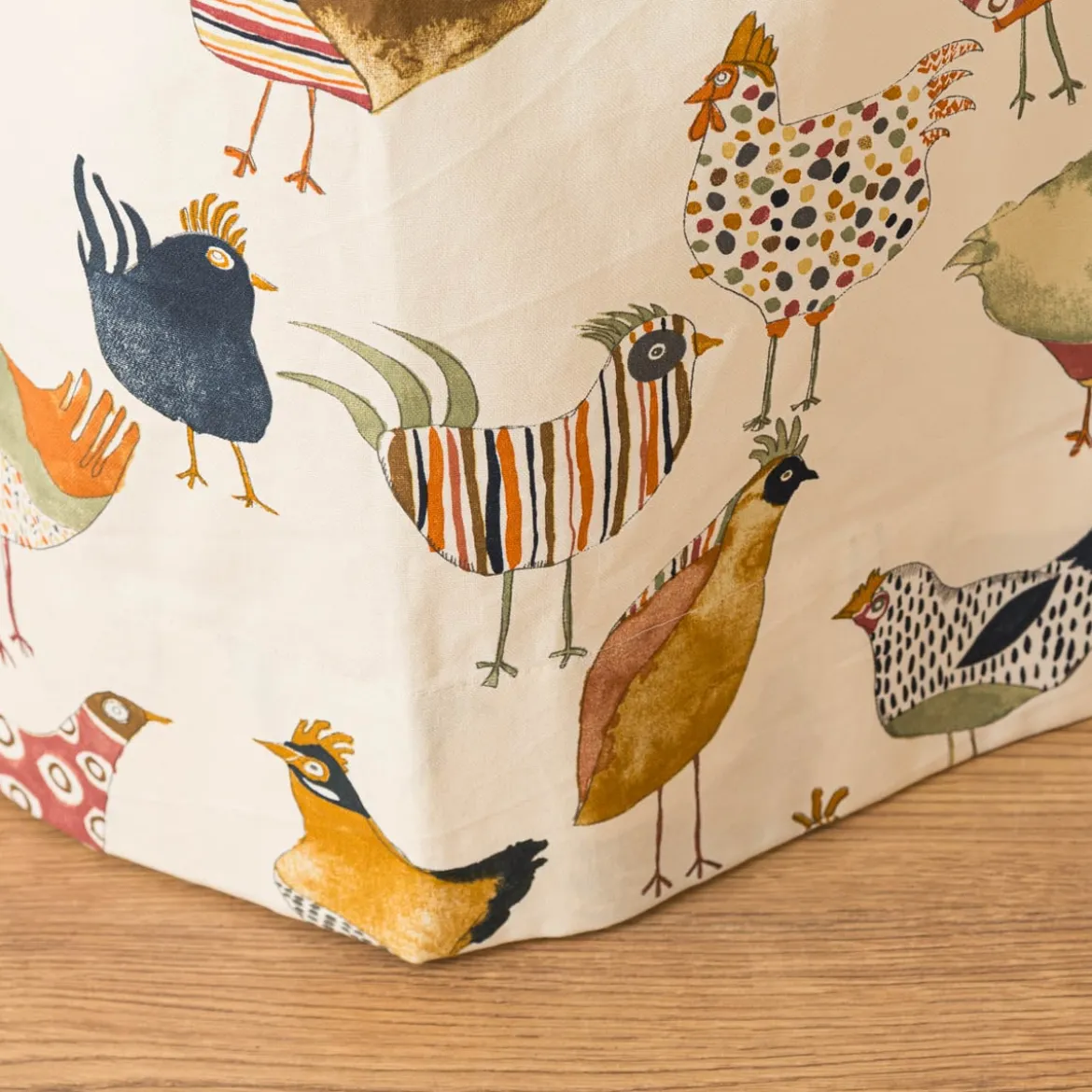 Vorhang Harriet Vintage Hühner wollweiß bunt in 245cm oder Wunschlänge von SCHÖNER LEBEN.