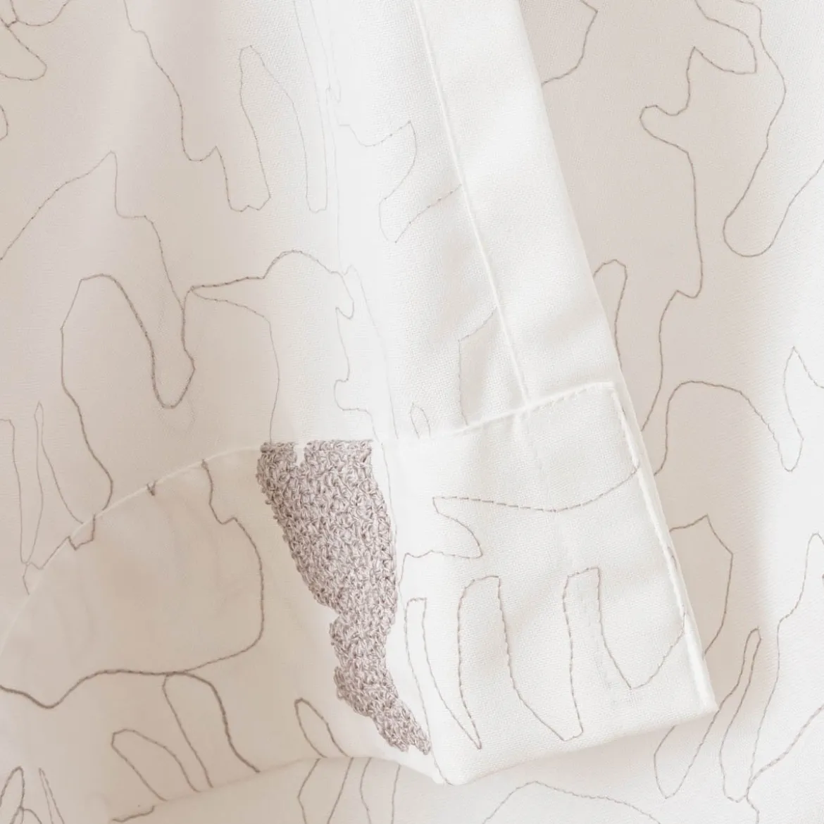 Vorhang Kinderzimmer Black Sheep Schäfchen weiß grau 140x 245cm (BxH) oder Wunschmaß von SCHÖNER LEBEN.