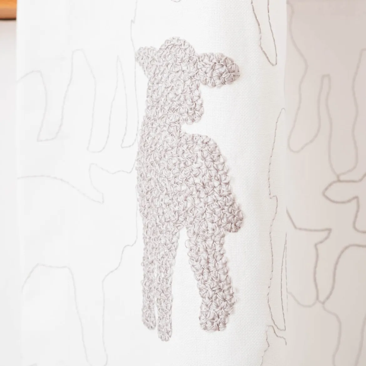 Vorhang Kinderzimmer Black Sheep Schäfchen weiß grau 140x 245cm (BxH) oder Wunschmaß von SCHÖNER LEBEN.