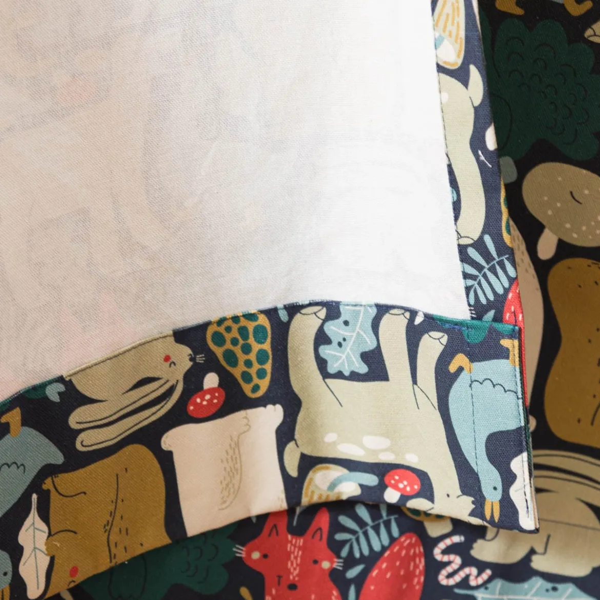 Vorhang Kinderzimmer mit Smok-Schlaufenband Waldtiere Scandi blau rot beige in 245cm oder Wunschlänge von SCHÖNER LEBEN.