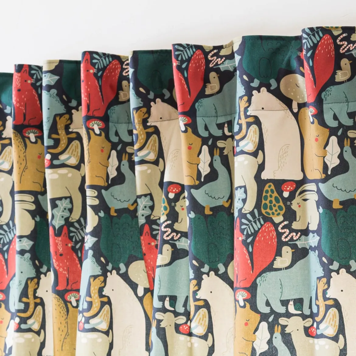 Vorhang Kinderzimmer mit Smok-Schlaufenband Waldtiere Scandi blau rot beige in 245cm oder Wunschlänge von SCHÖNER LEBEN.