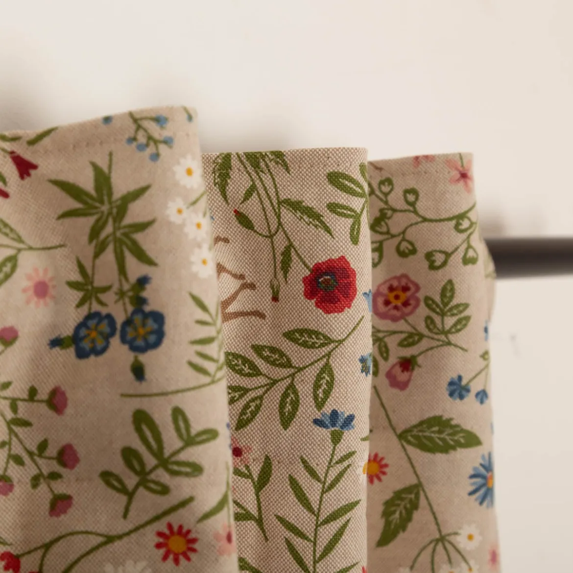 Vorhang Leinenlook Floral Animal Garden natur bunt mit Smok-Schlaufenband 245x130cm (HxB) oder Wunschmaß von SCHÖNER LEBEN.