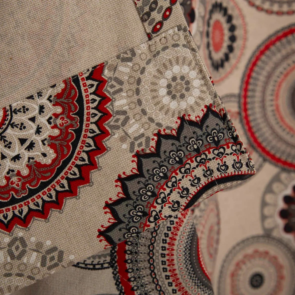 Vorhang Leinenlook Mandalas natur rot schwarz mit Smok-Schlaufenband 245x130cm (HxB) oder Wunschmaß von SCHÖNER LEBEN.