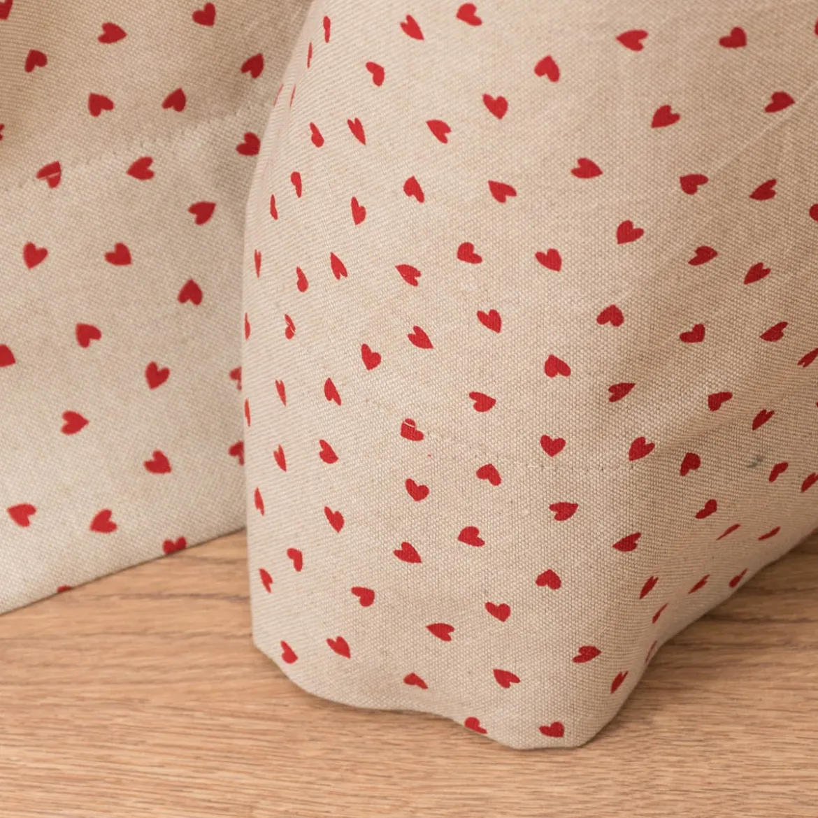Vorhang Little Love Heart Herzchen Leinenlook natur rot in 245cm oder Wunschlänge von SCHÖNER LEBEN.