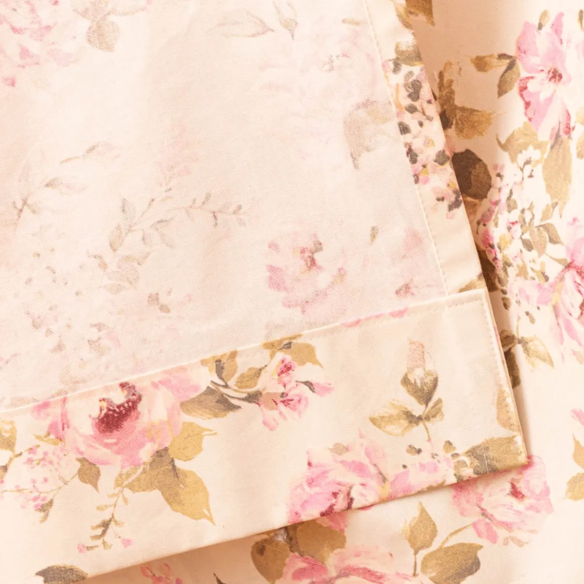 Vorhang mit Smok-Schlaufenband Classic Painted Rose Rosen ecru rosa in 245cm oder Wunschlänge von SCHÖNER LEBEN.