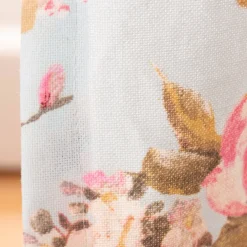 Vorhang mit Smok-Schlaufenband Classic Painted Rose Rosen hellblau rosa in 245cm oder Wunschlänge von SCHÖNER LEBEN.