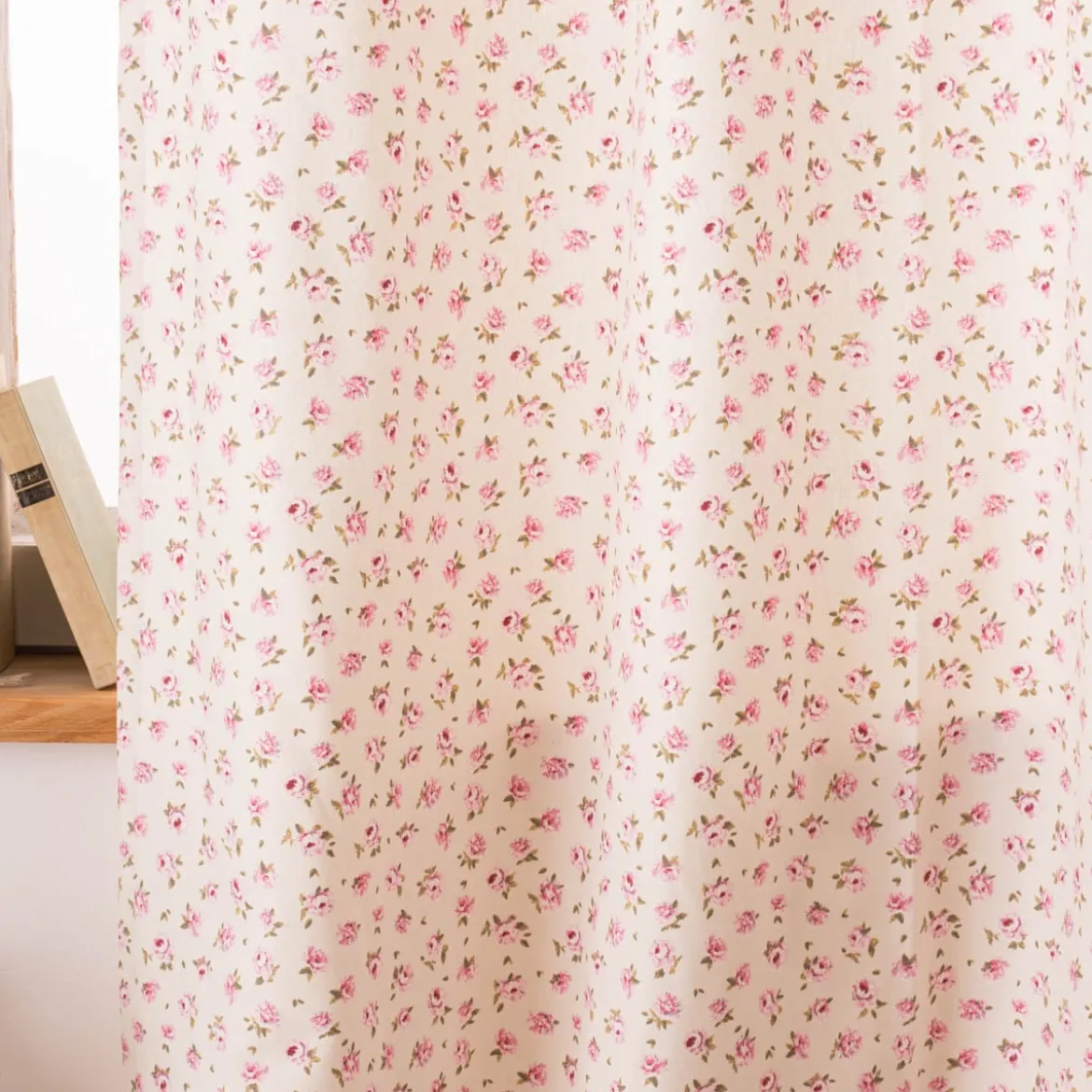 Vorhang mit Smok-Schlaufenband Classic Little Rose Rosenblüten ecru rosa in 245cm oder Wunschlänge von SCHÖNER LEBEN.