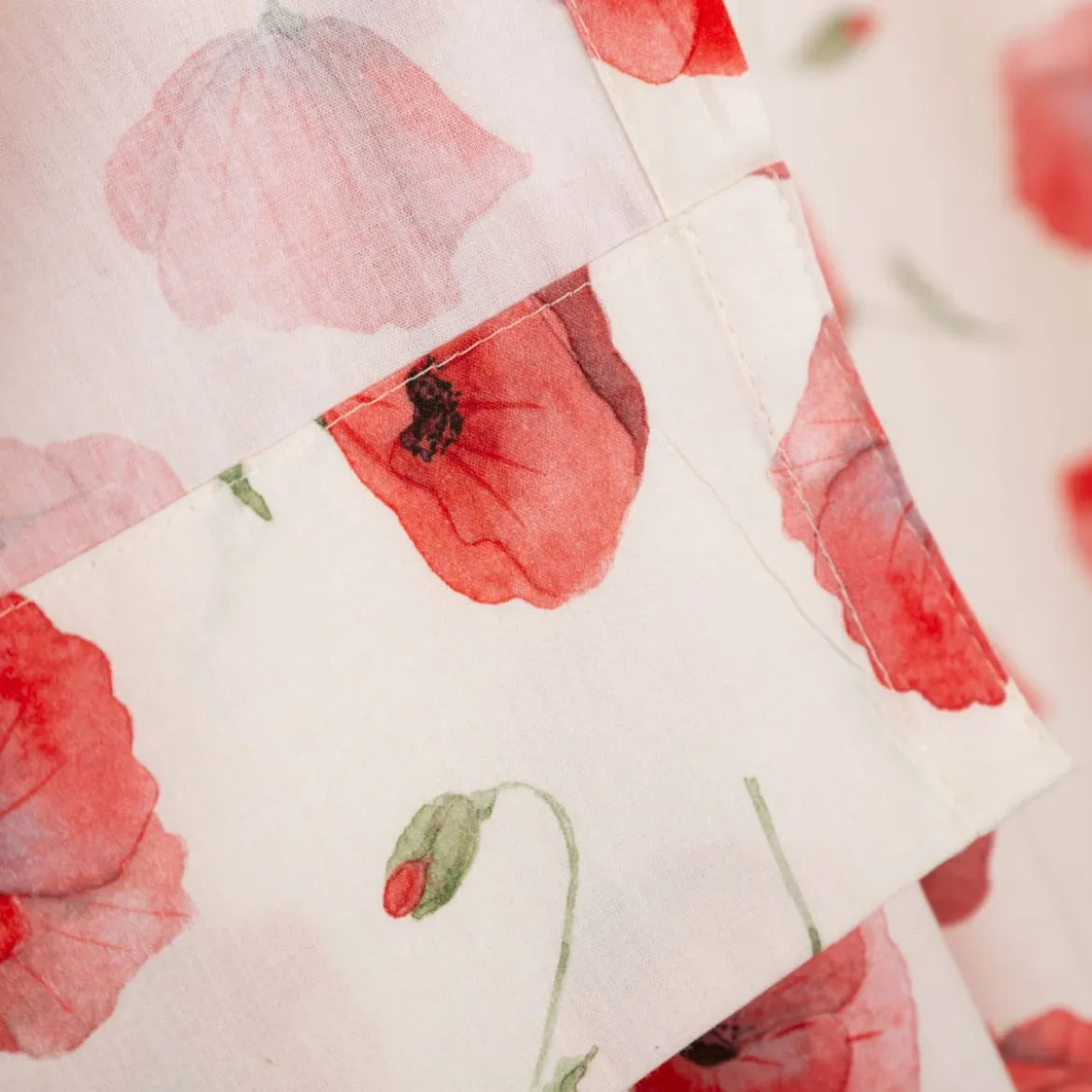 Vorhang Mohnblumen vanille rot mit Smok-Schlaufenband 245x130cm (HxB) oder Wunschmaß von SCHÖNER LEBEN.