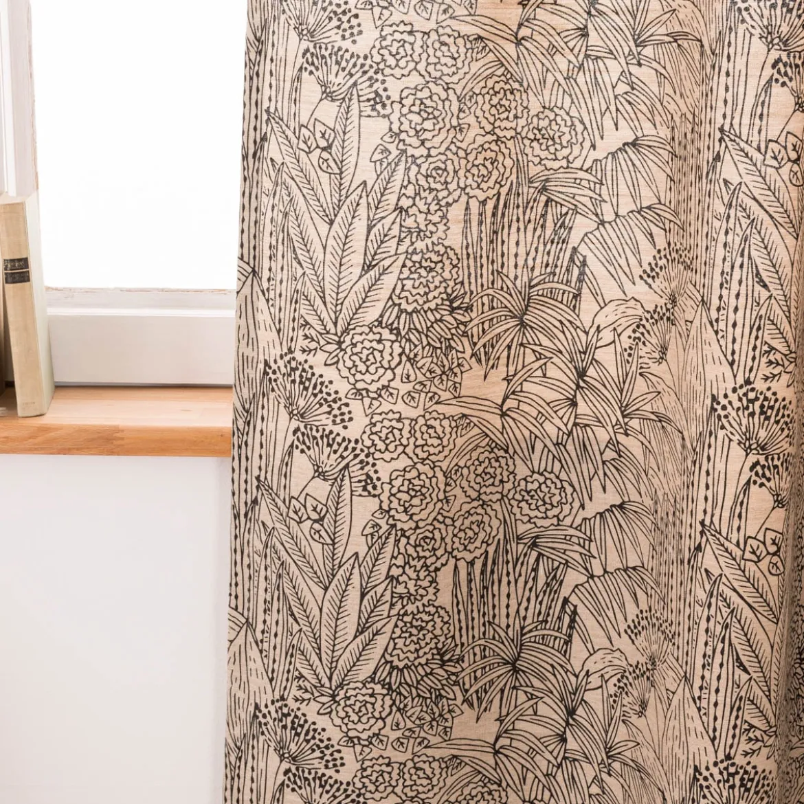 Vorhang Orphee Botanics Leinenlook mit schwarzen Ösen natur schwarz in 245cm oder Wunschlänge von SCHÖNER LEBEN.