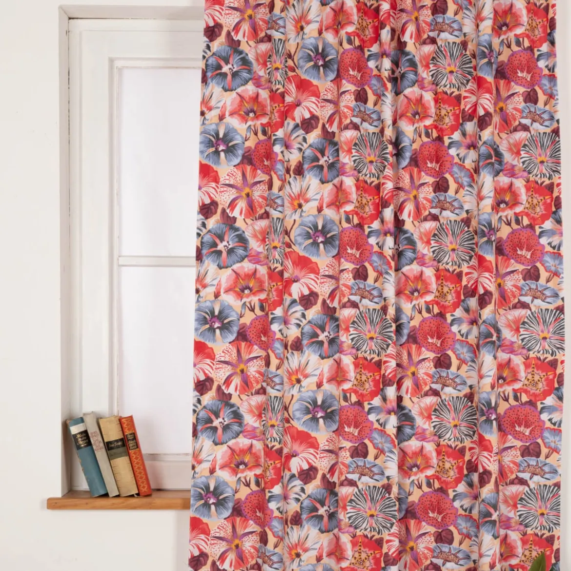Vorhang Samtvorhang Antonella Blüten mit Smok-Schlaufenband 245x130cm (HxB) oder Wunschmaß von SCHÖNER LEBEN.