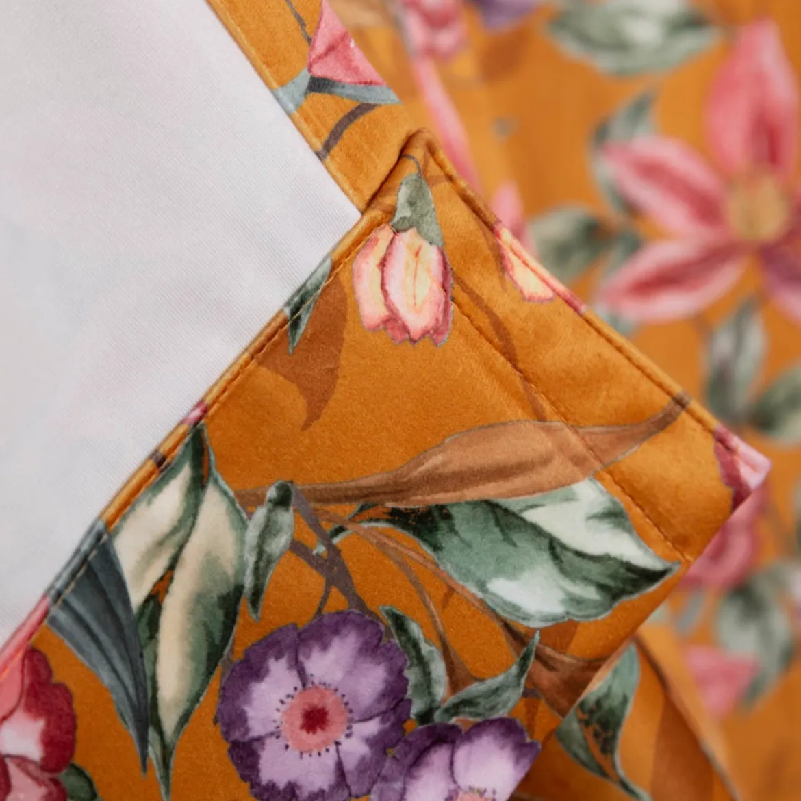 Vorhang Samtvorhang Lilium Blumen mit Smok-Schlaufenband 245x130cm (HxB) oder Wunschmaß von SCHÖNER LEBEN.