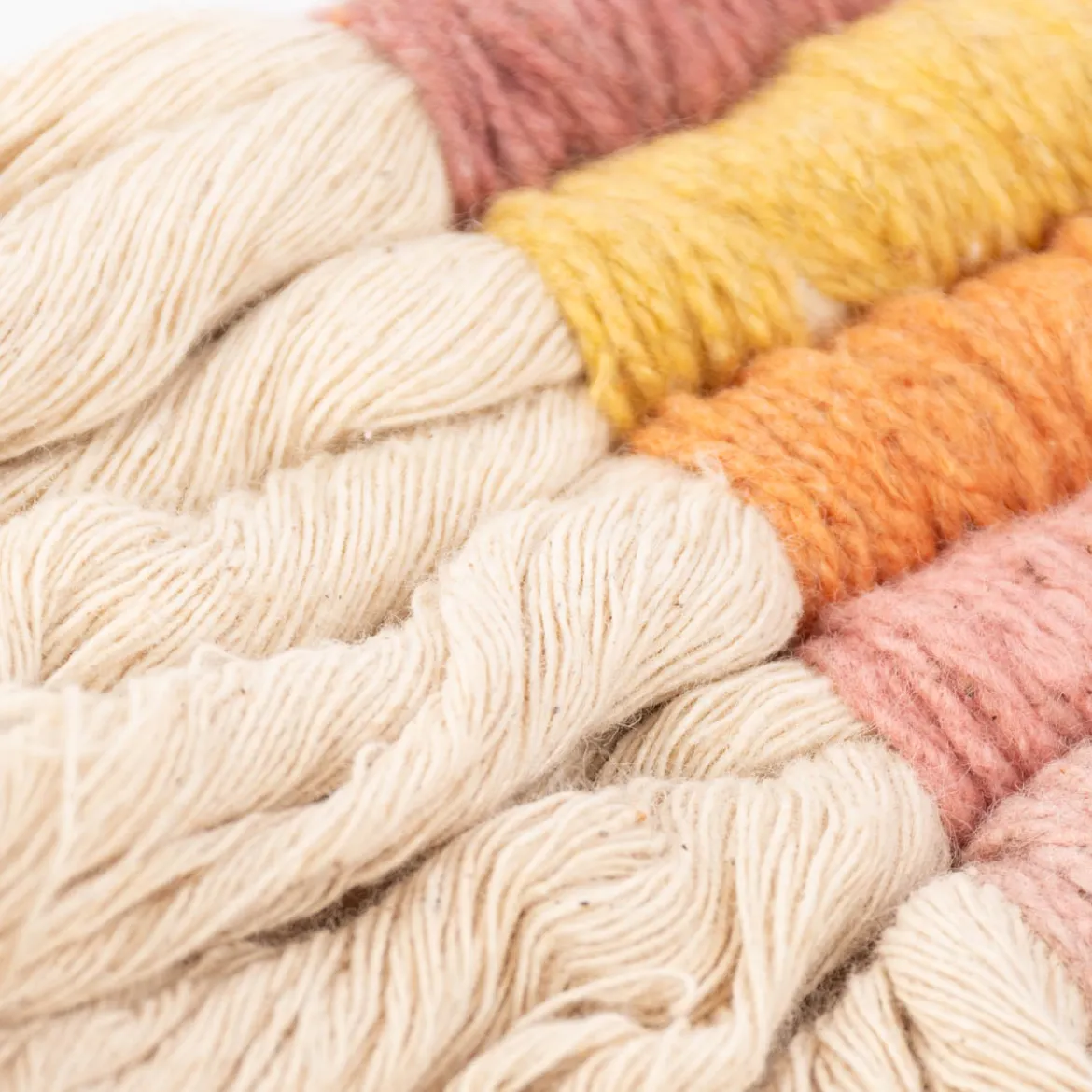 Wanddeko Regenbogen aus Baumwolle rosa gelb orange natur 23,5x29x1cm von Sass & Belle