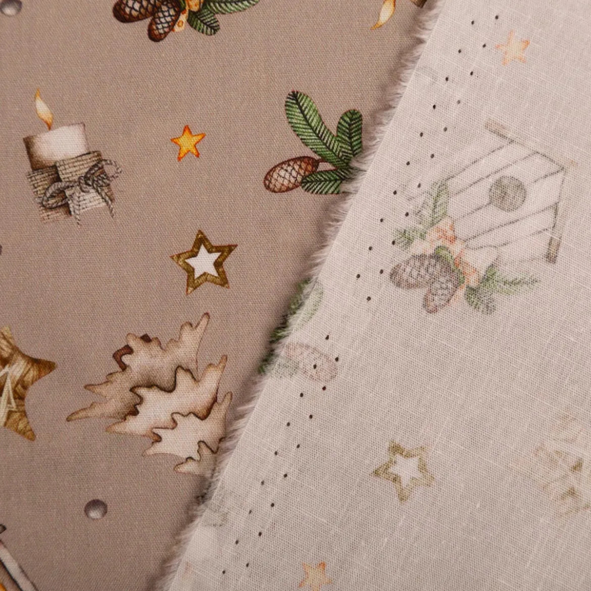 Weihnachtsstoff Baumwollstoff Popeline Allover Weihnachtsmotive beige 1,45m Breite
