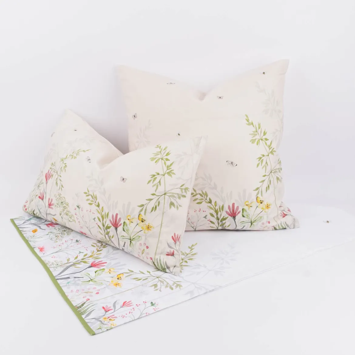 Wende Kissenhülle Blumenwiese Samtoptik cremeweiß bunt 45x45cm von Clayre & Eef