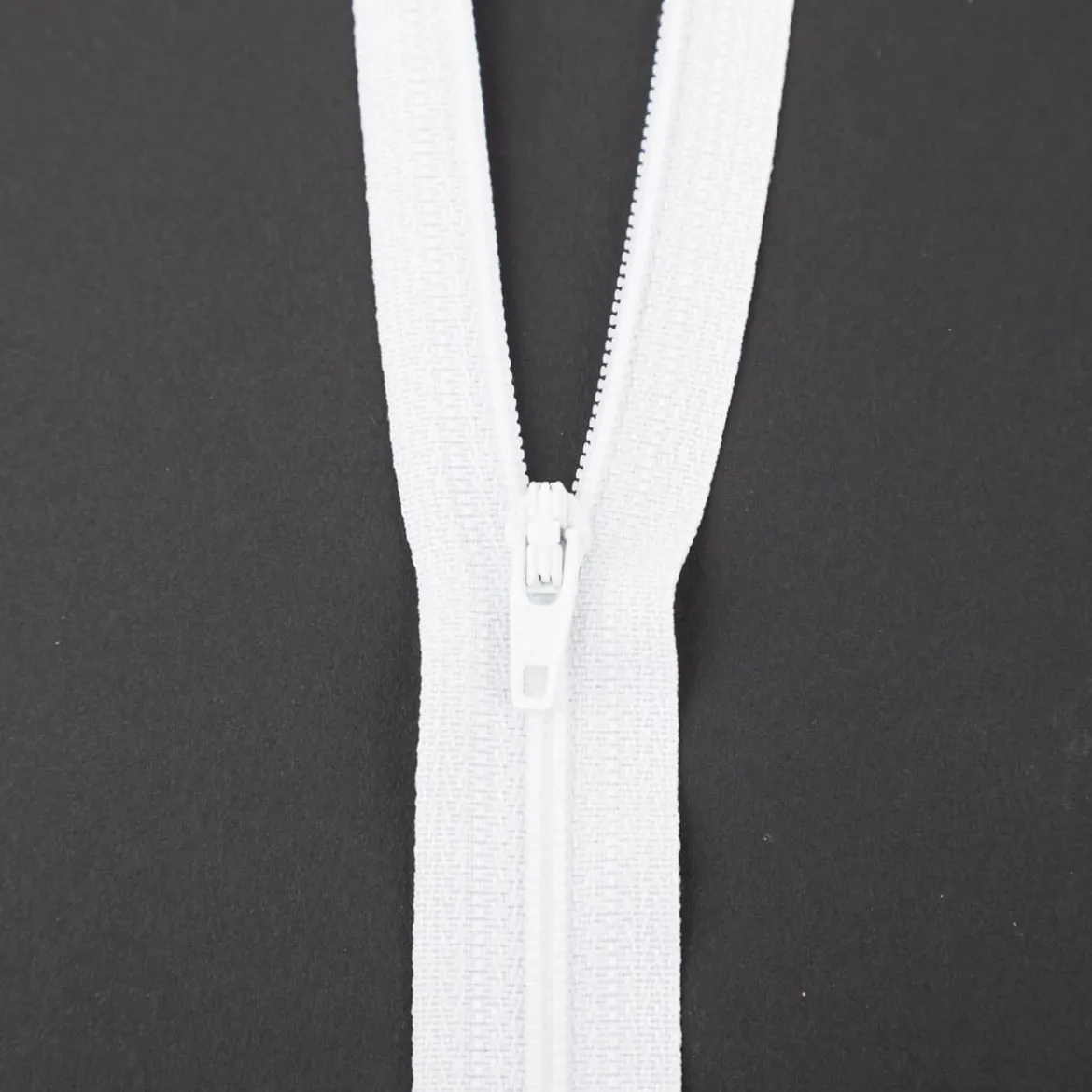 YKK Reißverschluss Kunststoffspirale teilbar 3mm 50cm lang in versch. Farben