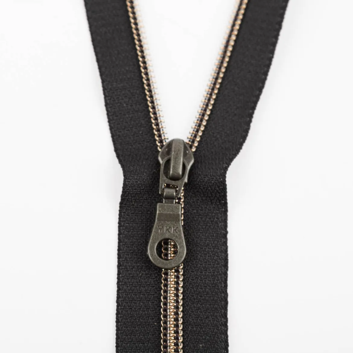 YKK Reißverschluss Kunststoff-Deko-Spirale teilbar 5mm 40cm lang in der Farbe schwarz