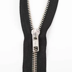 YKK Reißverschluss Metall silber 2-Wege teilbar 5mm 55cm lang in der Farbe schwarz