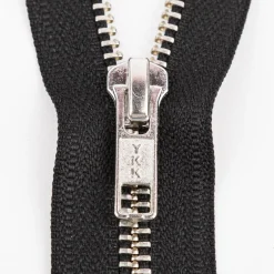 YKK Reißverschluss Metall silber teilbar 5mm 55cm lang in der Farbe schwarz
