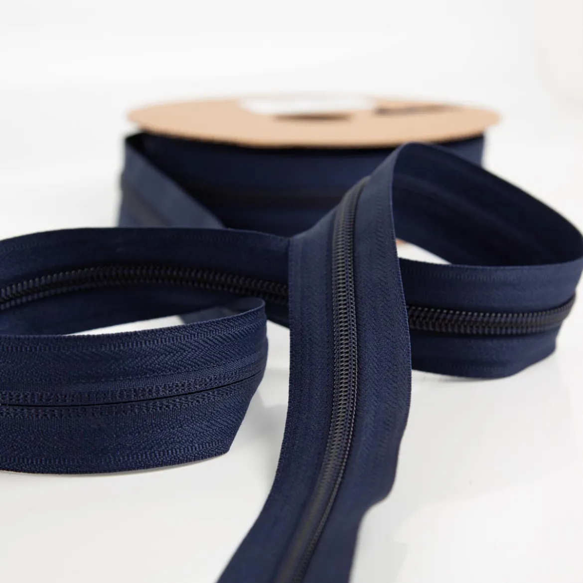 YKK Reißverschluss Meterware Kunststoffspirale 5mm in 3cm Breite individuell zuschneidbar Dunkelblau
