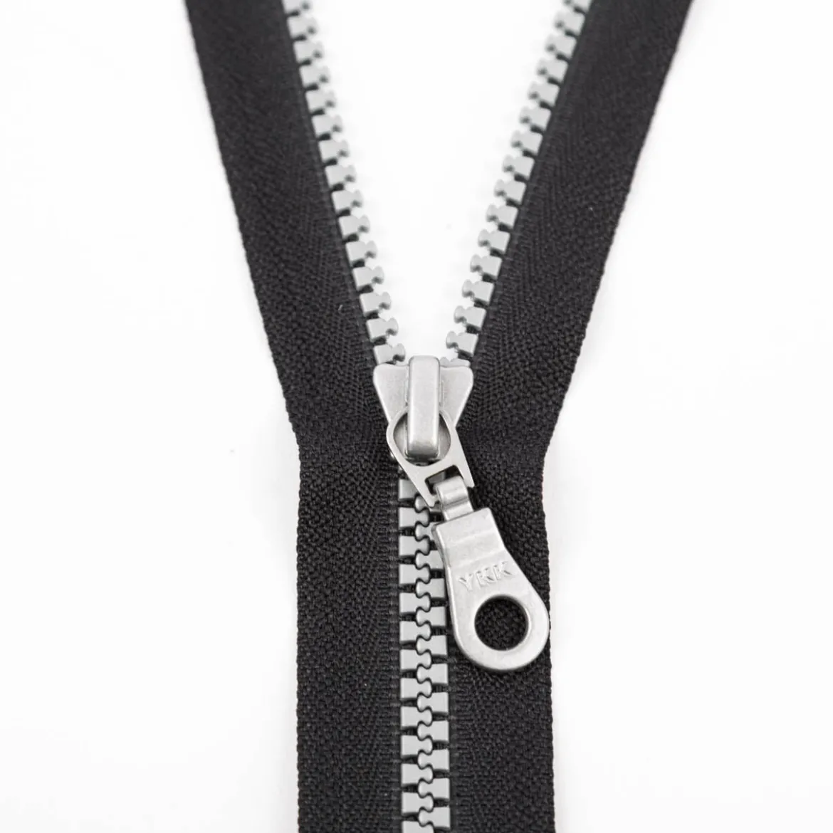 YKK Reißverschluss Vislon teilbar silber 5mm 40cm lang in der Farbe schwarz