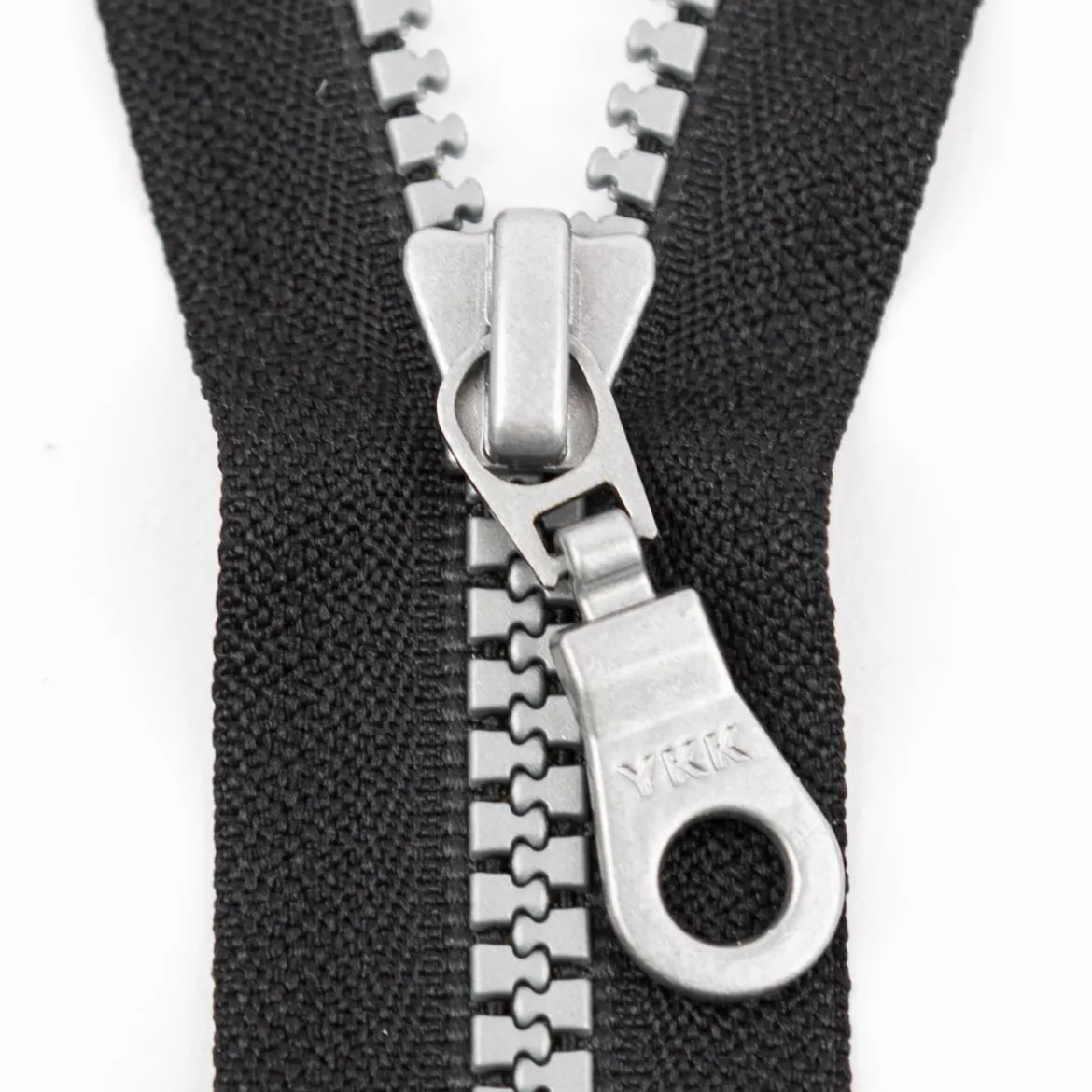YKK Reißverschluss Vislon teilbar silber 5mm 35cm lang in der Farbe schwarz