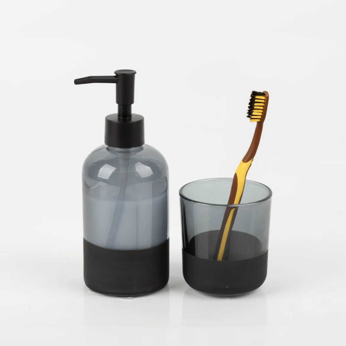 Zahnputzbecher aus Glas schwarz 8 x 9 cm von Boltze